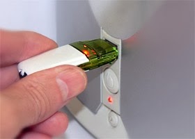 Insert Pendrive to PC