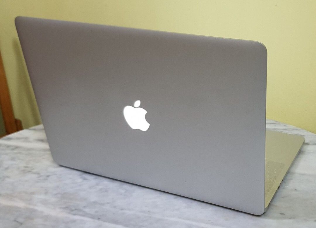 Apple MacBook Pro 1 e1715527041455